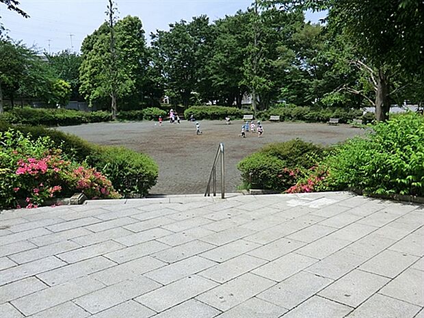 踊場公園(約885m)