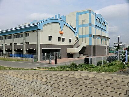 川口市立南中学校 590m