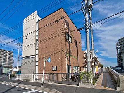 横浜市立末吉中学校 889m