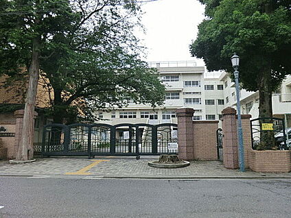 さいたま市立木崎小学校 594m