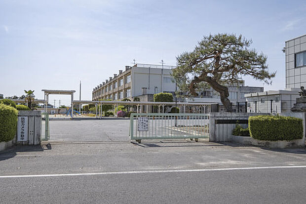 伊勢崎市立殖蓮小学校（約1,089m）