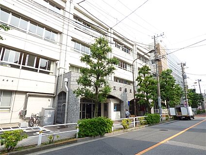 荒川区立第三日暮里小学校 222m