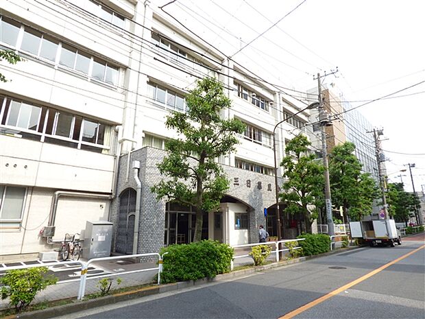 荒川区立第三日暮里小学校(約222m)