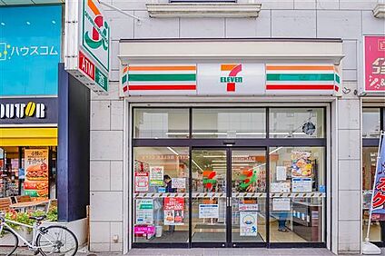 セブンイレブン南浦和駅東口店 810m