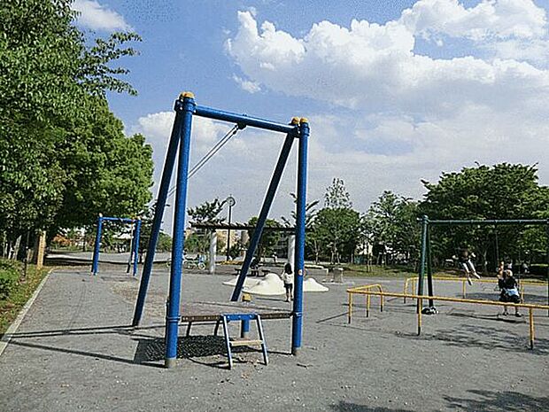 堀崎中央公園(約1,510m)