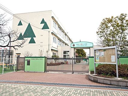 板橋区立徳丸小学校 701m
