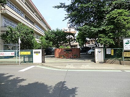 朝霞市立朝霞第二小学校 373m