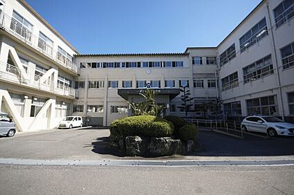一宮市立富士小学校 929m