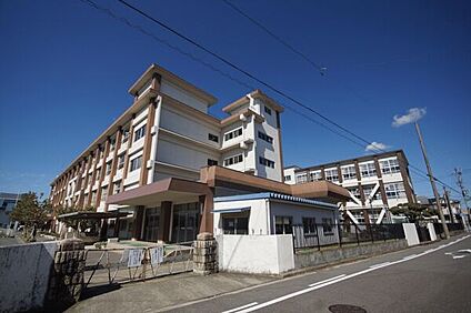 一宮市立北部中学校 789m