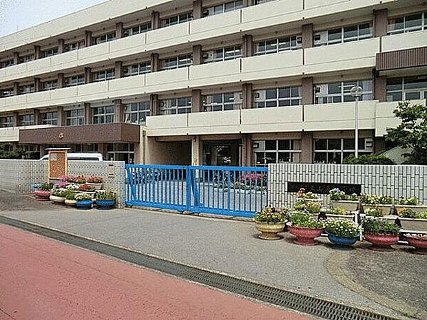 船橋市立三山東小学校(約897m)