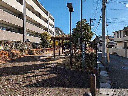 段上3丁目公園 79m