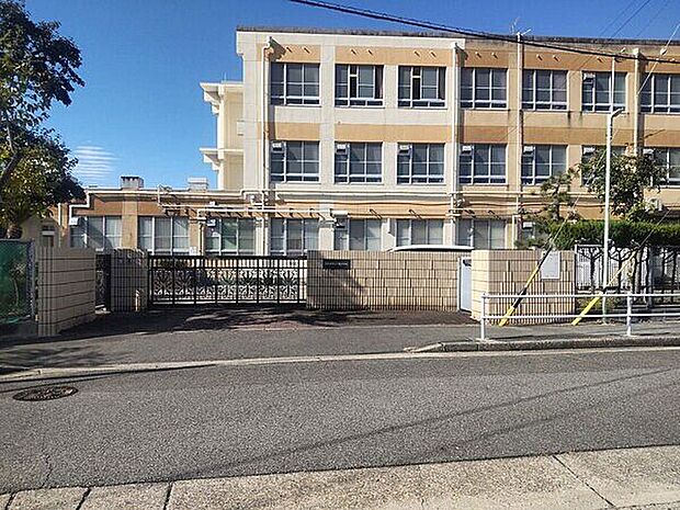 名古屋市立千成小学校(約309m)