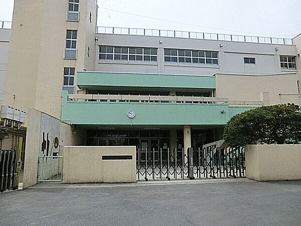 国分寺市立第一小学校(約572m)
