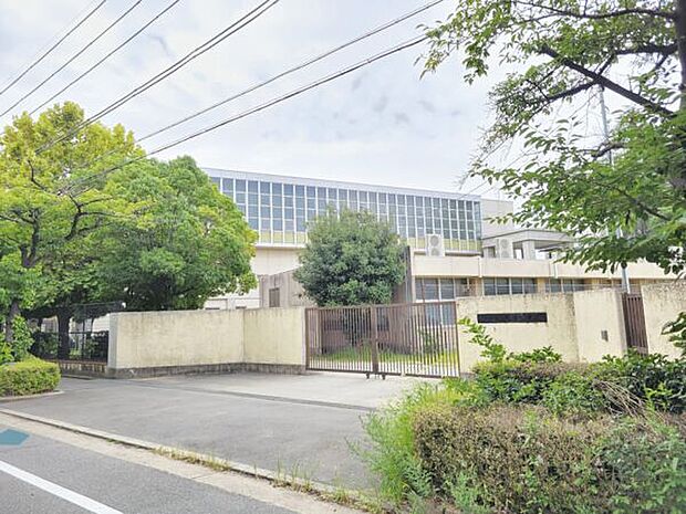 尼崎市立園田中学校(約1,489m)