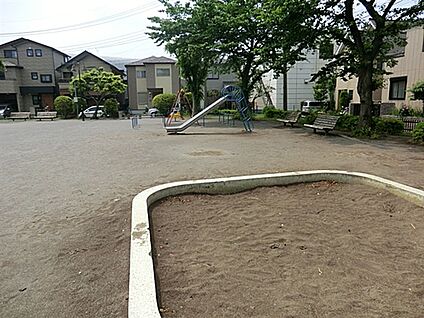 辻中道公園 562m