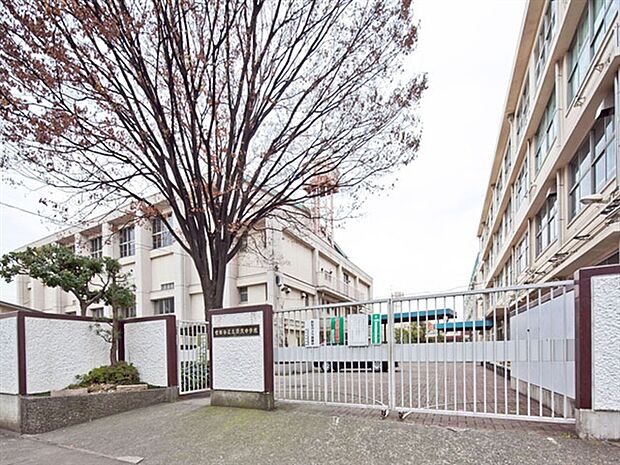 世田谷区立深沢中学校(約395m)