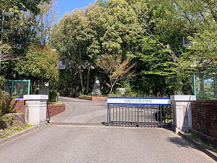 岡崎市立葵中学校 1871m