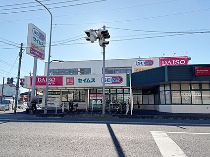 ドラッグセイムス 戸田笹目店 265m