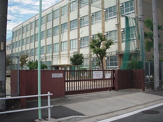 名古屋市立日比津中学校(約306m)