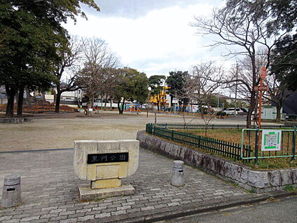 黒門公園 215m