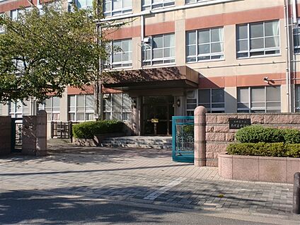 名古屋市立あずま中学校 837m