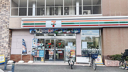 セブンイレブン 狛江駅前店 1081m