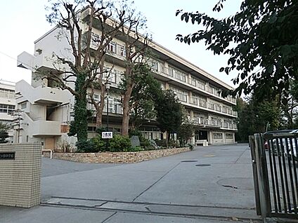 横浜市立保土ケ谷中学校 985m