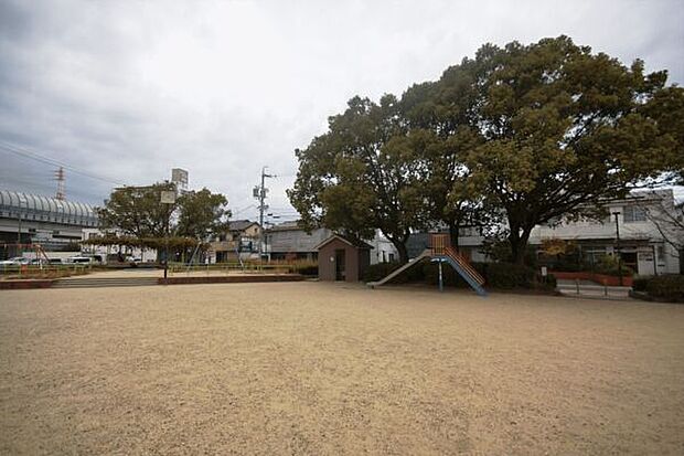 郷之島公園(平針城跡)(約1,272m)