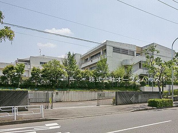横浜市立鴨志田緑小学校(約447m)