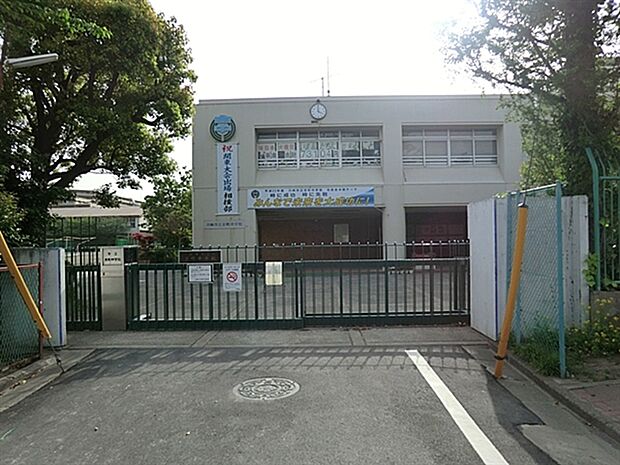 川崎市立京町中学校(約617m)