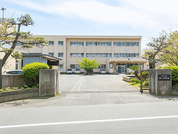 茅ヶ崎市立第一中学校（約1,046m）