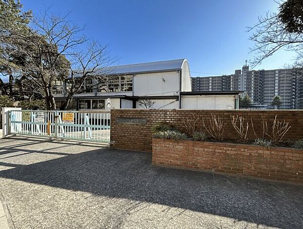 船橋市立南本町小学校(約769m)
