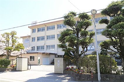福岡市立城西中学校 1756m