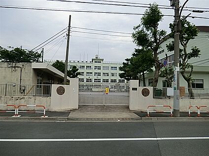 足立区立江南中学校 711m