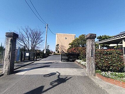 尾張旭市立旭小学校 980m