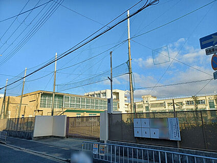 東大阪市立長栄中学校 663m