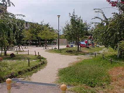 名古屋市立堀田小学校 731m