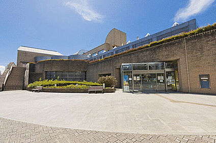 市川市中央図書館 764m