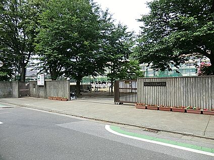 朝霞市立朝霞第四中学校 291m
