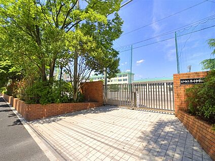 江戸川区立篠崎中学校 1049m