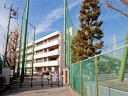横浜市立六角橋中学校 843m