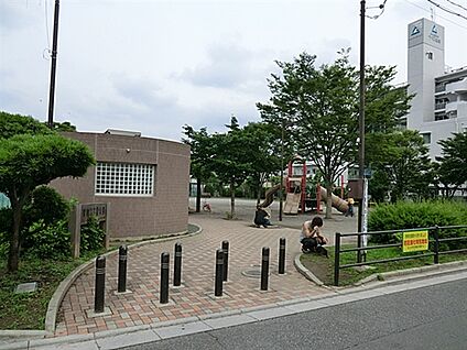 さいたま市立中島小学校 296m