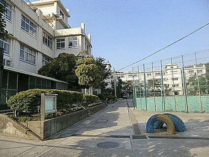 川崎市立菅生小学校 623m