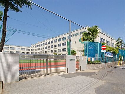 足立区立西新井第一小学校 987m