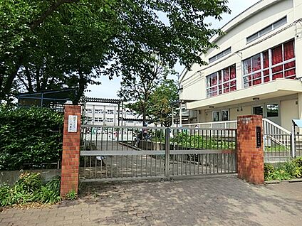 足立区立鹿浜西小学校 743m
