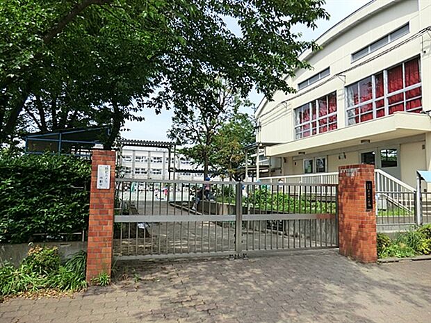 足立区立鹿浜西小学校(約743m)