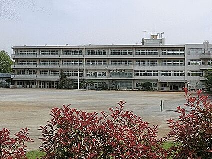 東久留米市立大門中学校 890m