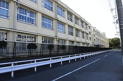 大阪市立白鷺中学校 789m