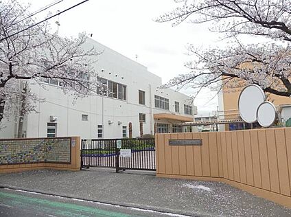 葛飾区立住吉小学校 546m