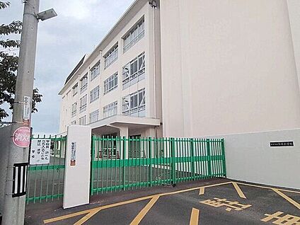 伊丹市立鈴原小学校 662m